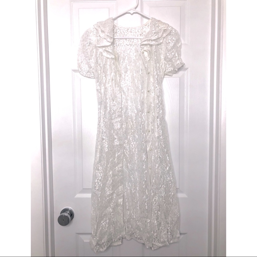 VINTAGE WHITE LACE DUSTER WITH RUFFLES